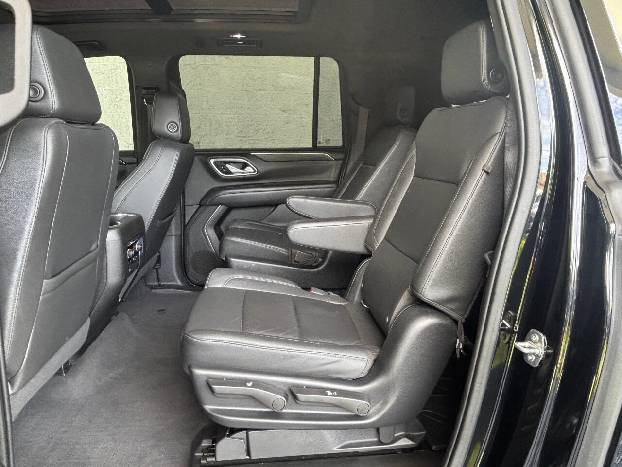 Used 2022 Chevrolet Suburban LT w/ Luxury Package AWD/4WD image 26