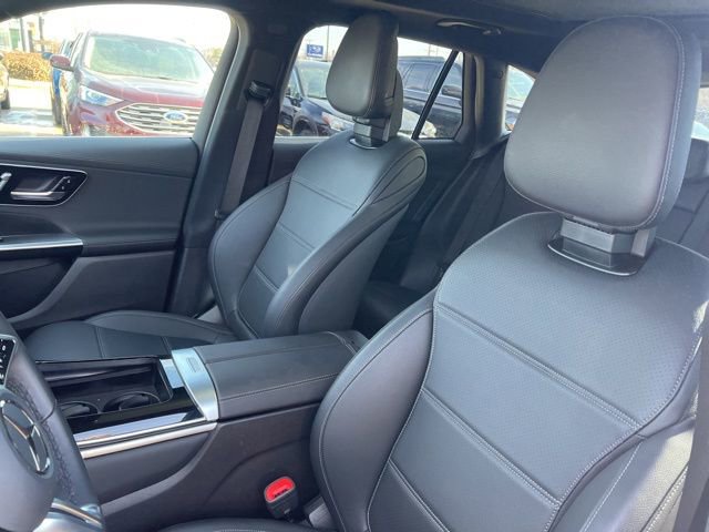 Used 2025 Mercedes-Benz GLC 300 4MATIC image 7