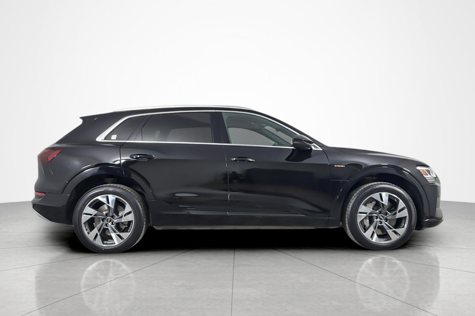 Used 2022 Audi e-tron Premium AWD/4WD image 6