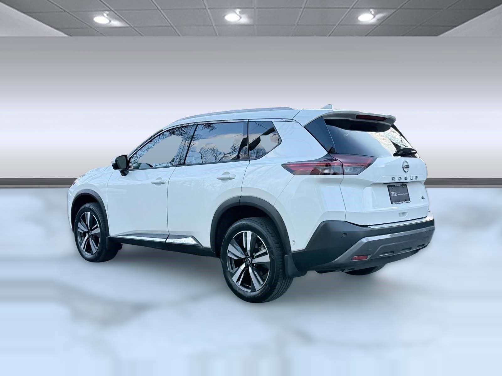 Used 2023 Nissan Rogue SL w/ SL Premium Package image 3