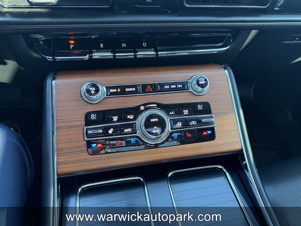 Used 2020 Lincoln Aviator Reserve w/ Equipment Group 202A image 10