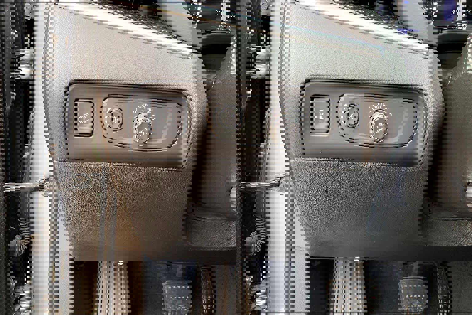 Used 2020 Buick Enclave Avenir w/ Avenir Technology Package image 33