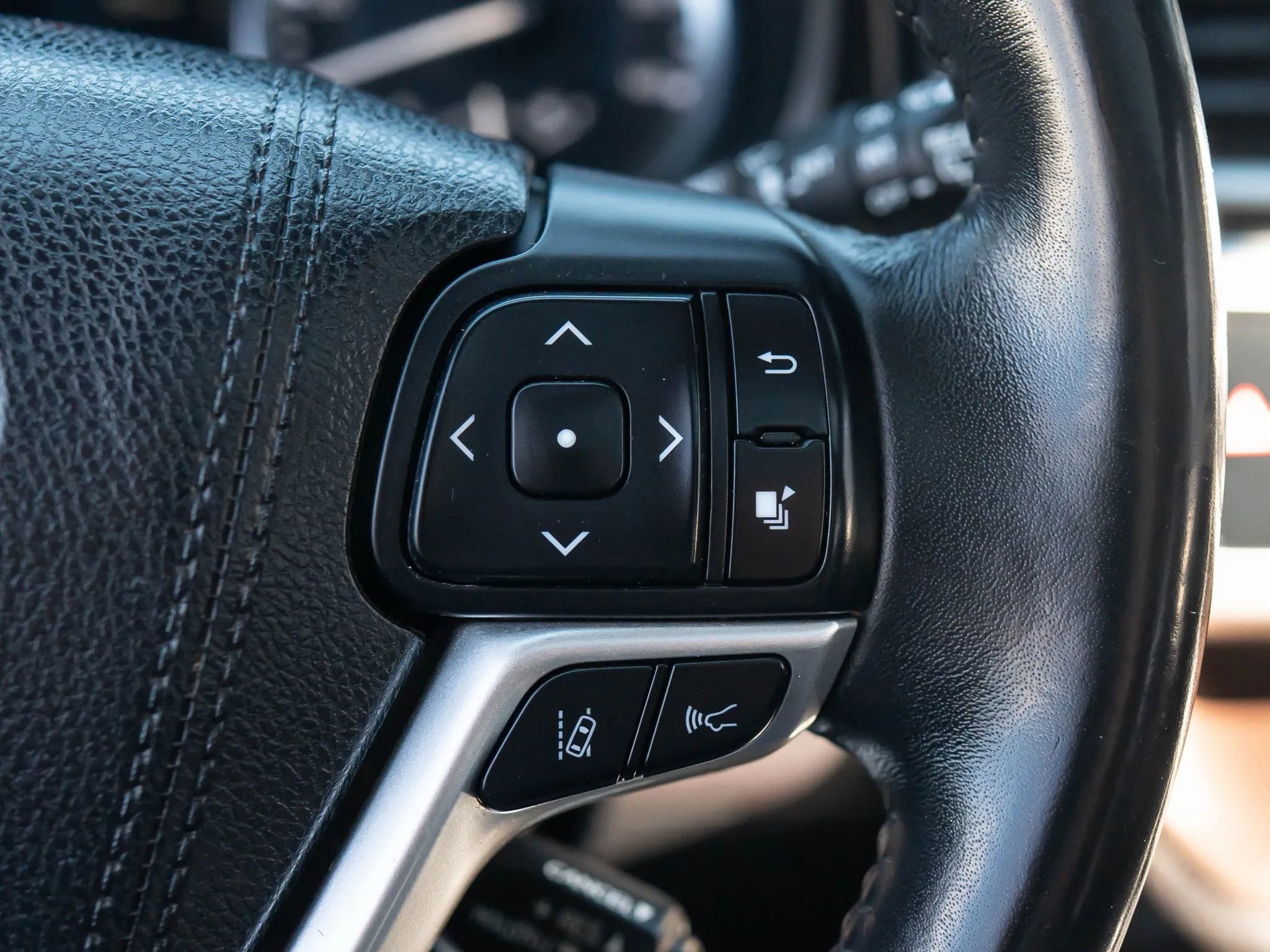 Used 2017 Toyota Highlander Limited image 35