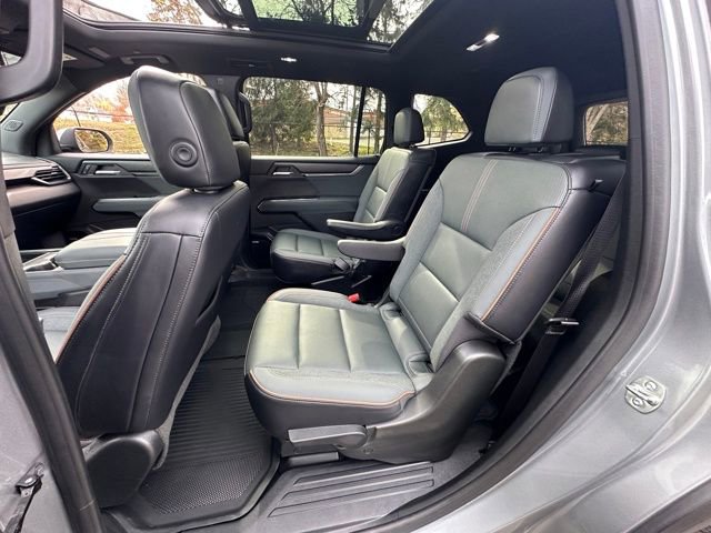 Used 2024 GMC Acadia AT4 w/ Luxury Package image 27