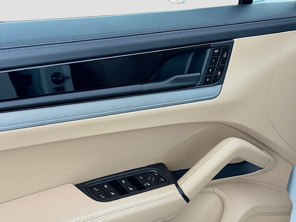 New 2026 Porsche Cayenne Coupe AWD/4WD image 19