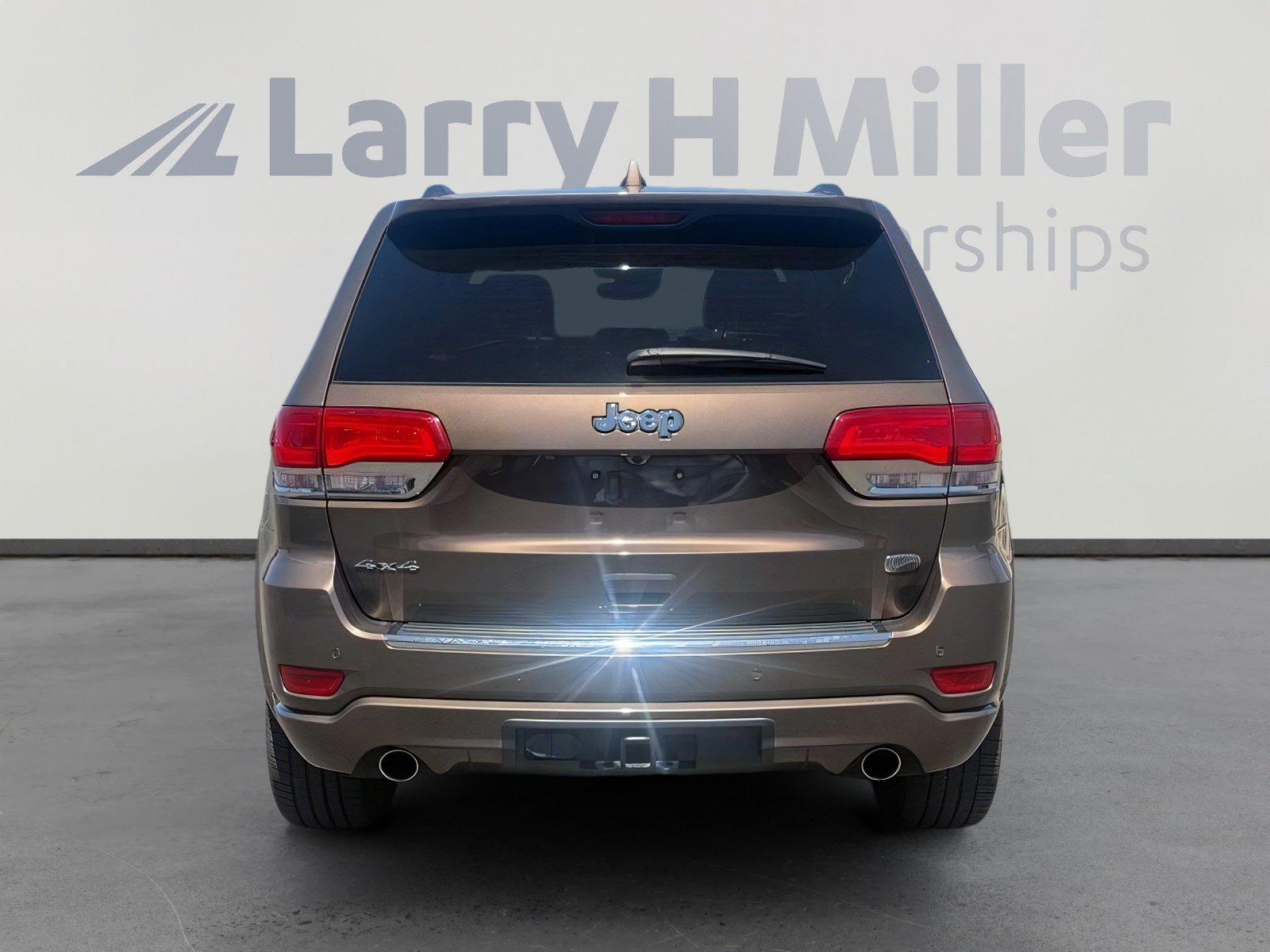 Used 2019 Jeep Grand Cherokee Overland AWD/4WD image 4