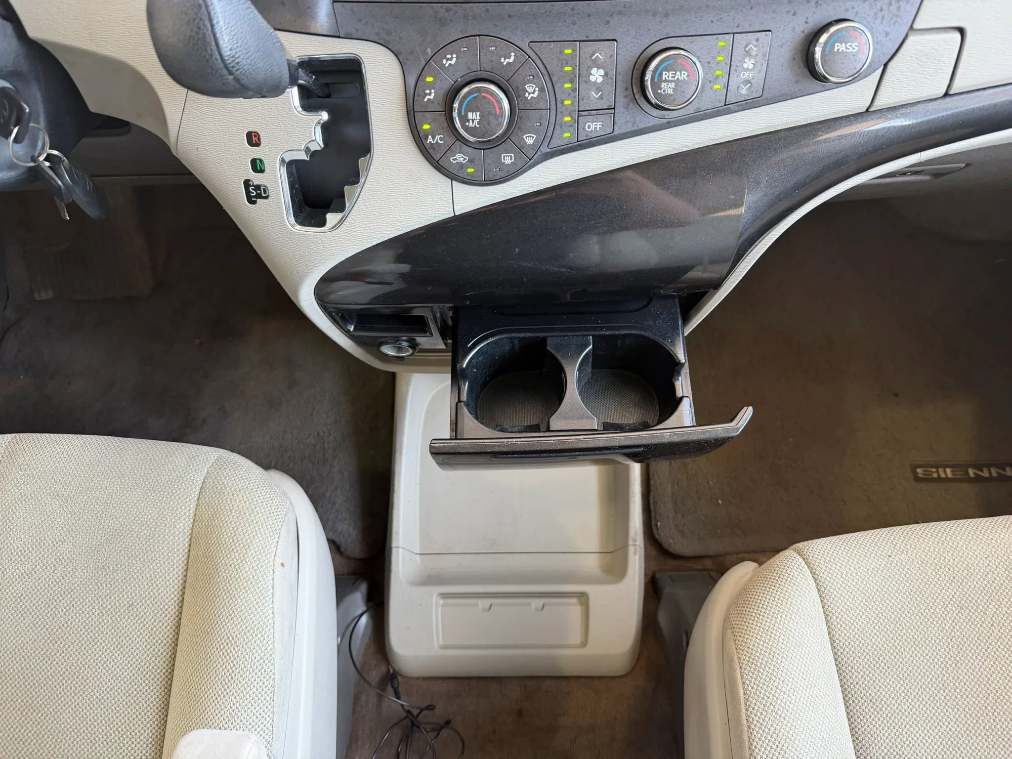 Used 2014 Toyota Sienna L FWD image 15