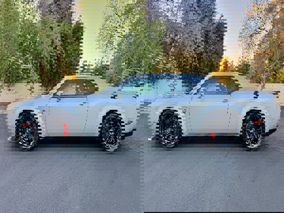 Used 2019 Dodge Challenger SRT Hellcat image 5