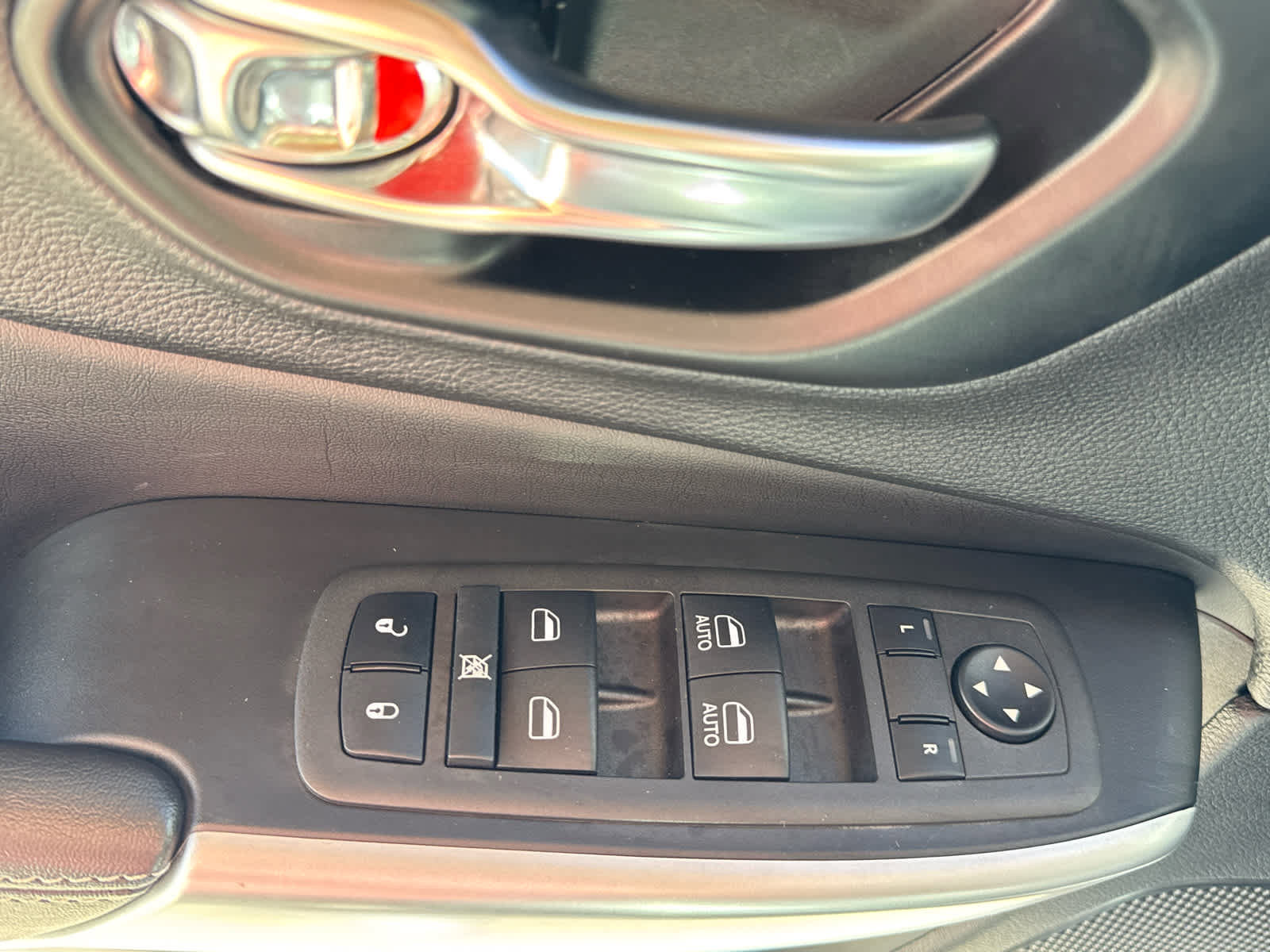 Used 2022 Jeep Cherokee Latitude w/ Trailer Tow Group image 9