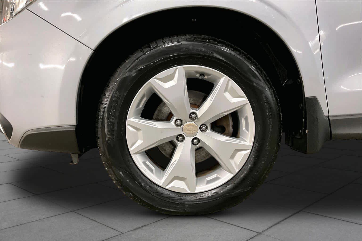 Used 2015 Subaru Forester 2.5i w/ Alloy Wheel Package AWD/4WD image 11
