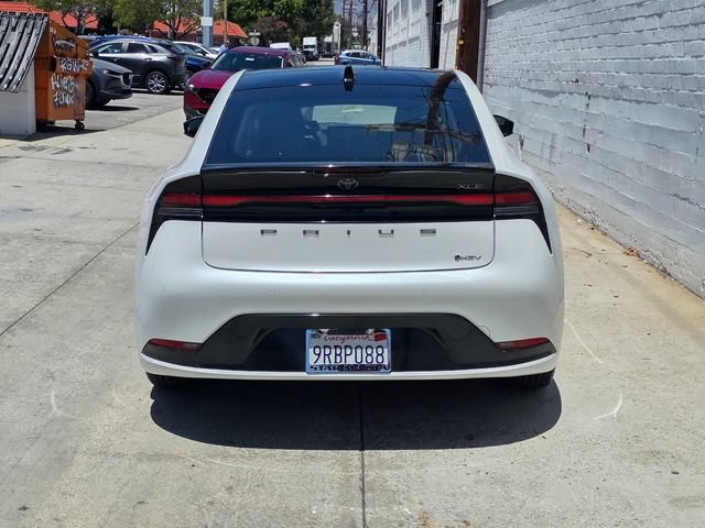 Used 2024 Toyota Prius XLE FWD image 5