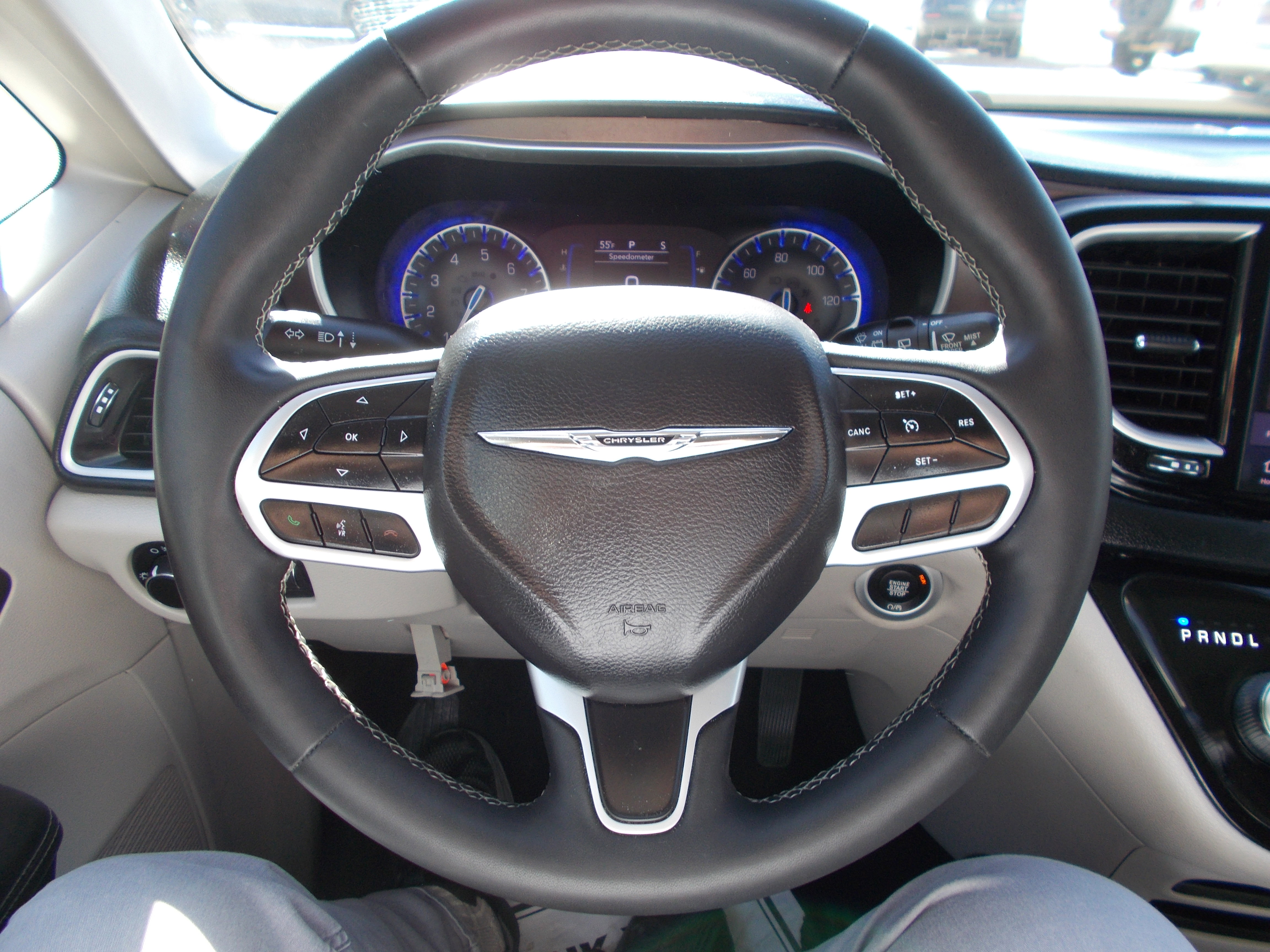 Used 2023 Chrysler Voyager LX image 15