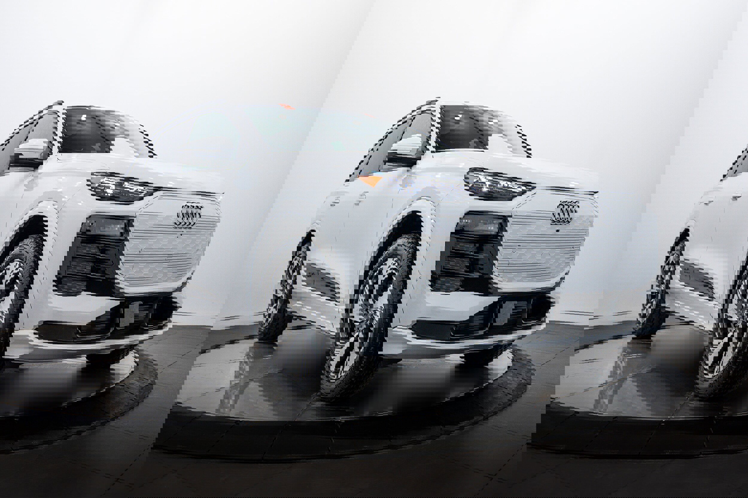 Certified 2025 Audi Q6 e-tron Premium Plus image 1