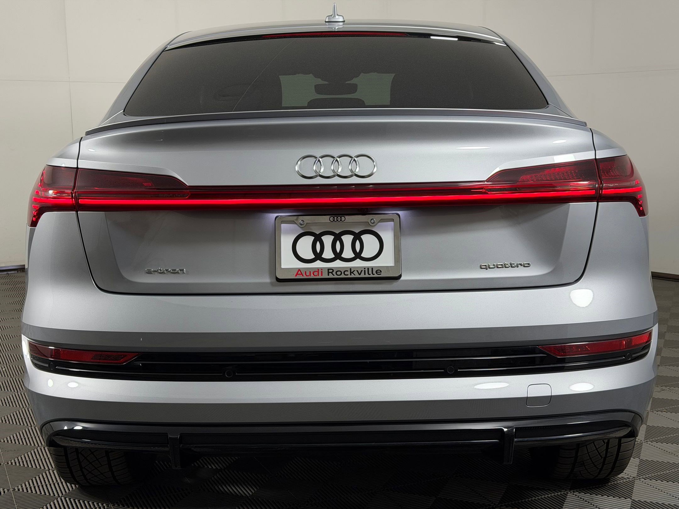 Used 2023 Audi e-tron Prestige w/ Prestige Package AWD/4WD image 10