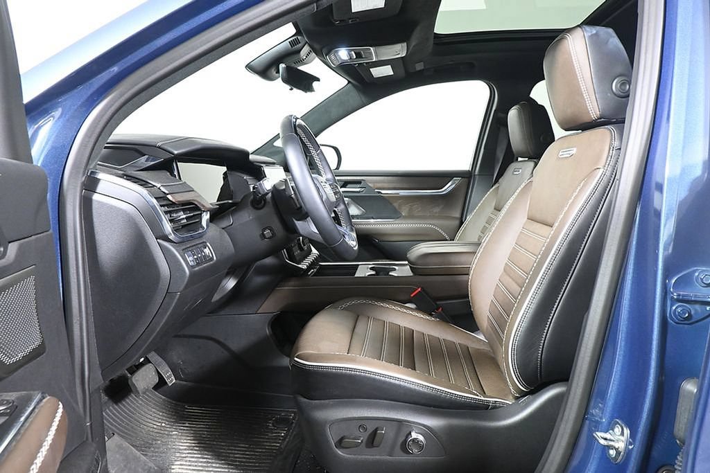 Used 2026 GMC Acadia Denali Ultimate w/ LPO, Floor Liner Package AWD/4WD image 3