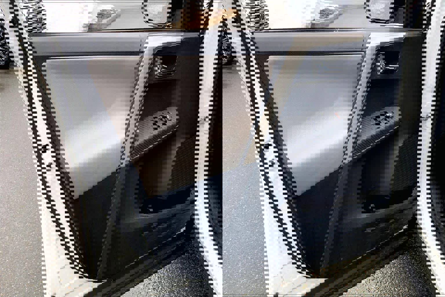 Used 2015 Toyota RAV4 XLE image 22