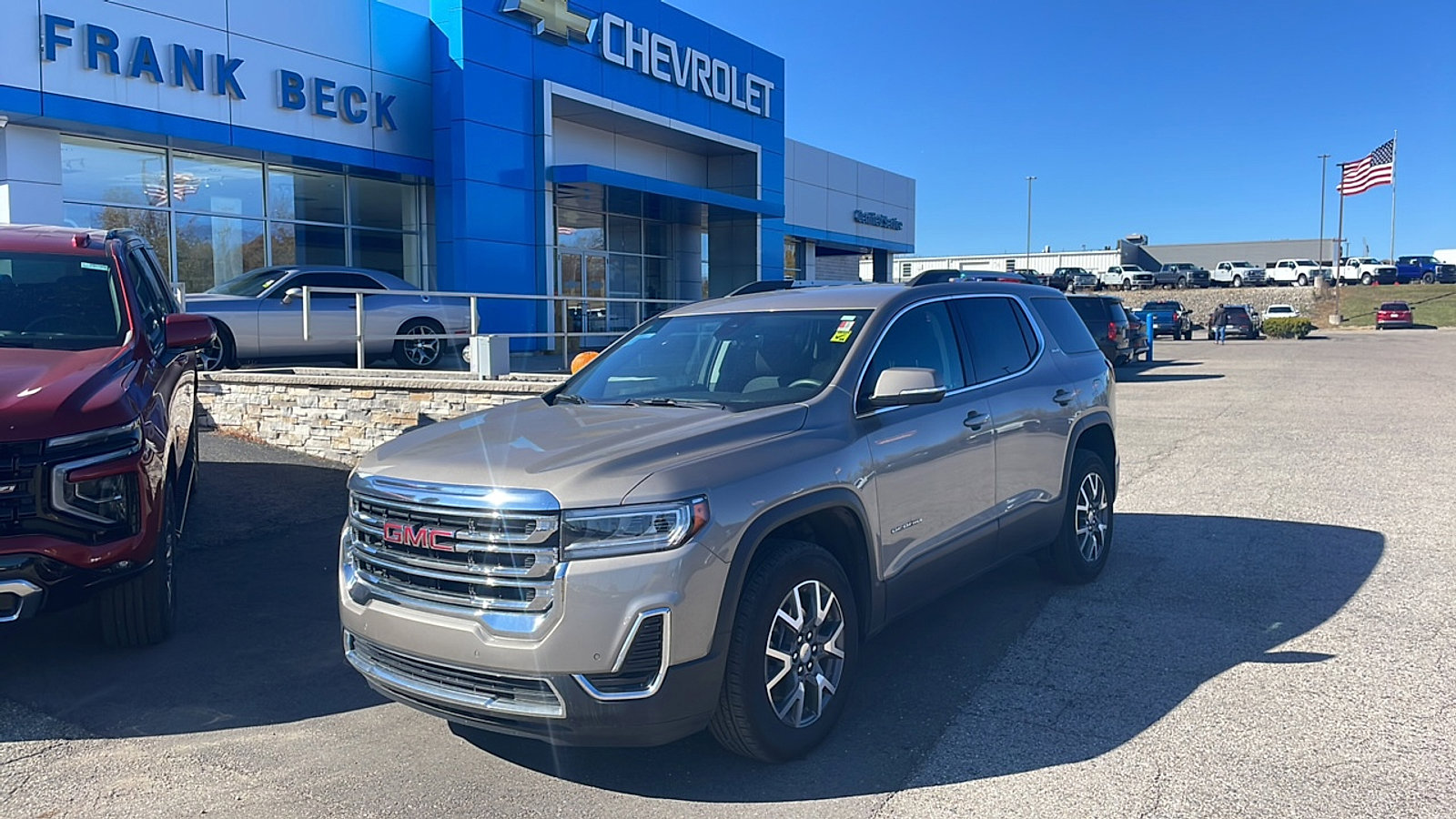 Used 2023 GMC Acadia SLE w/ Driver Convenience Package image 1