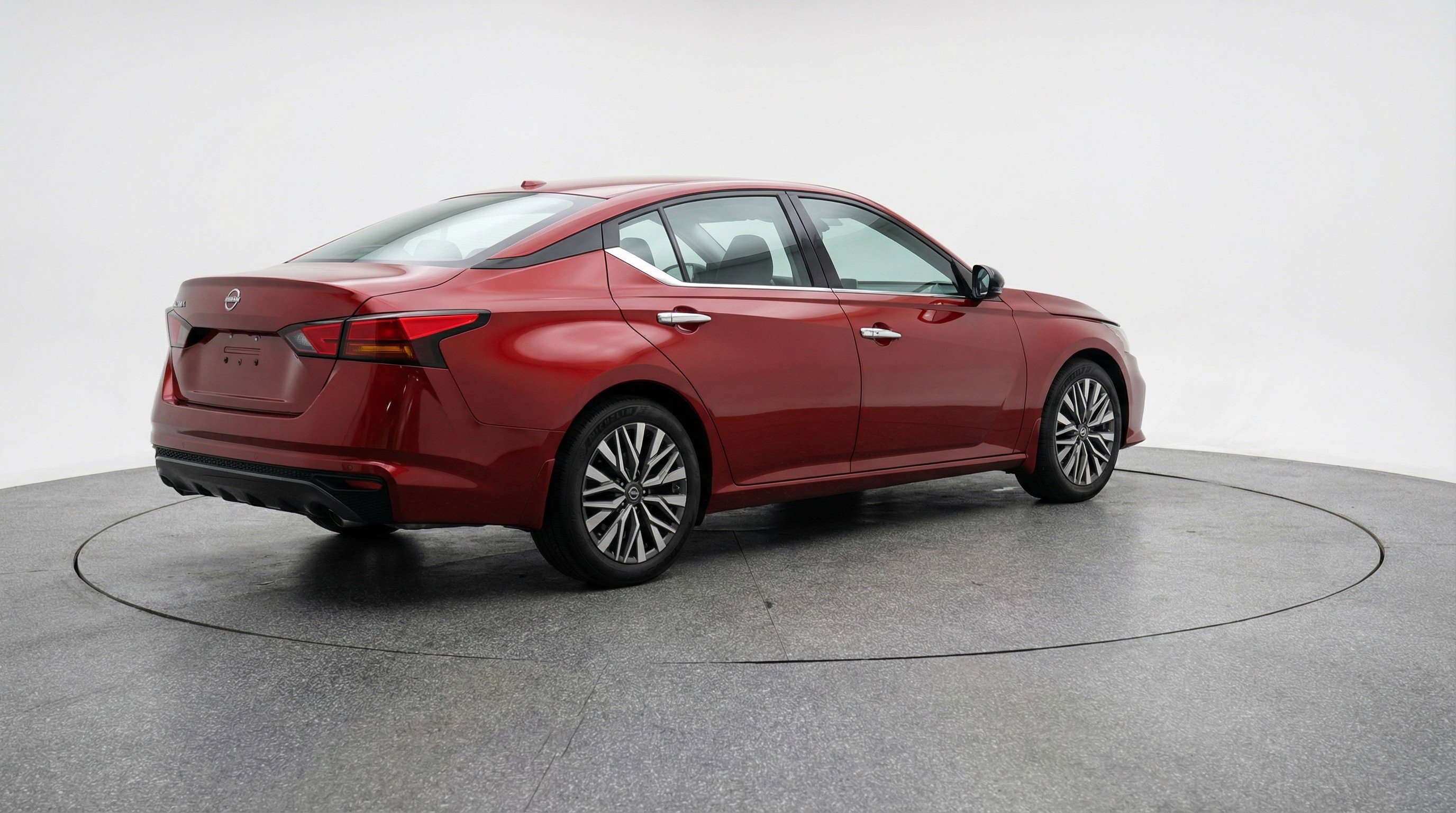 Used 2025 Nissan Altima 2.5 SV image 9