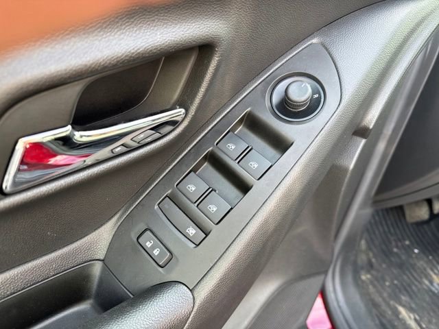 Used 2022 Chevrolet Trax LT w/ LT Convenience Package image 13