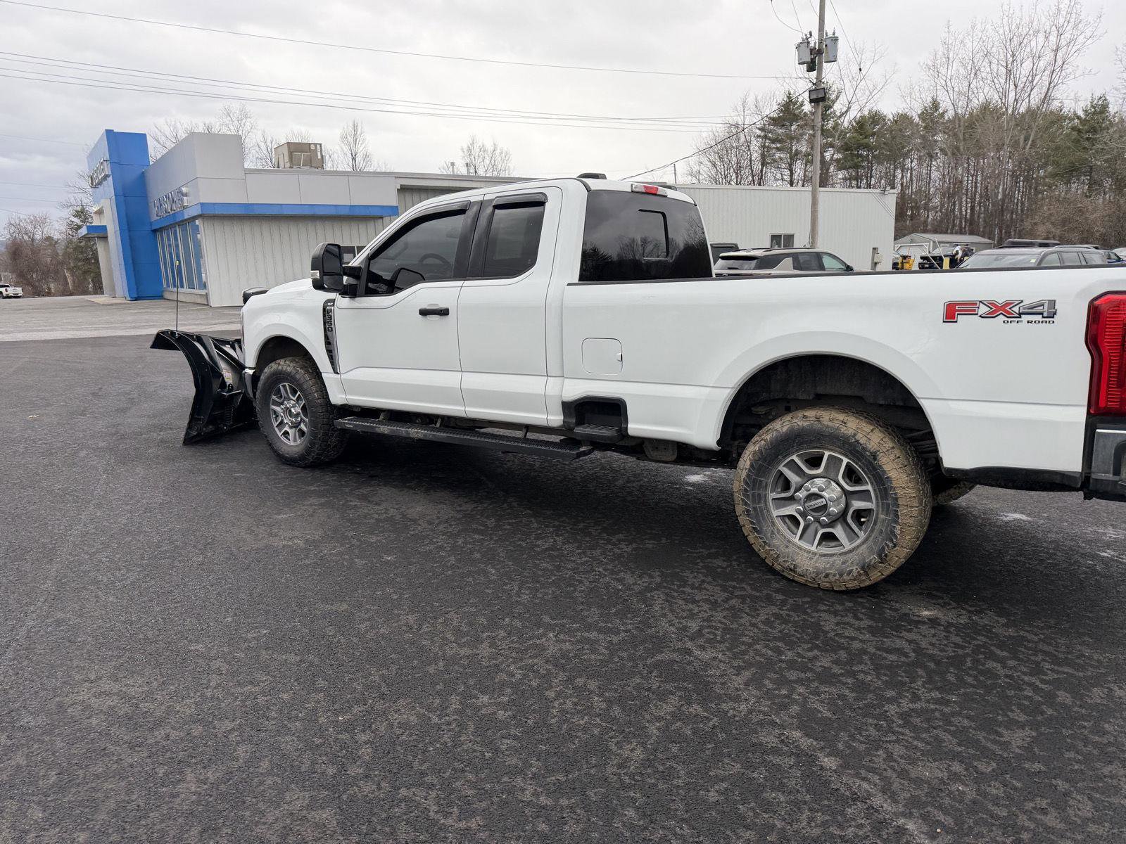 Used 2025 Ford F350 XLT w/ FX4 Off-Road Package AWD/4WD image 4