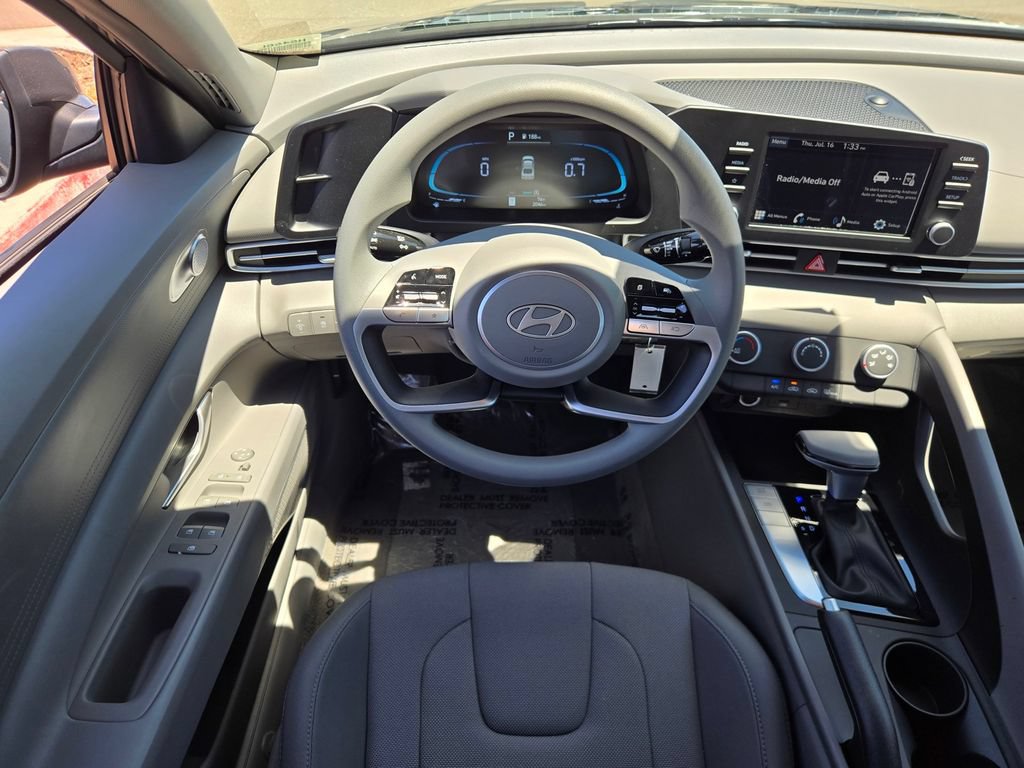 Used 2026 Hyundai Elantra SE FWD image 11