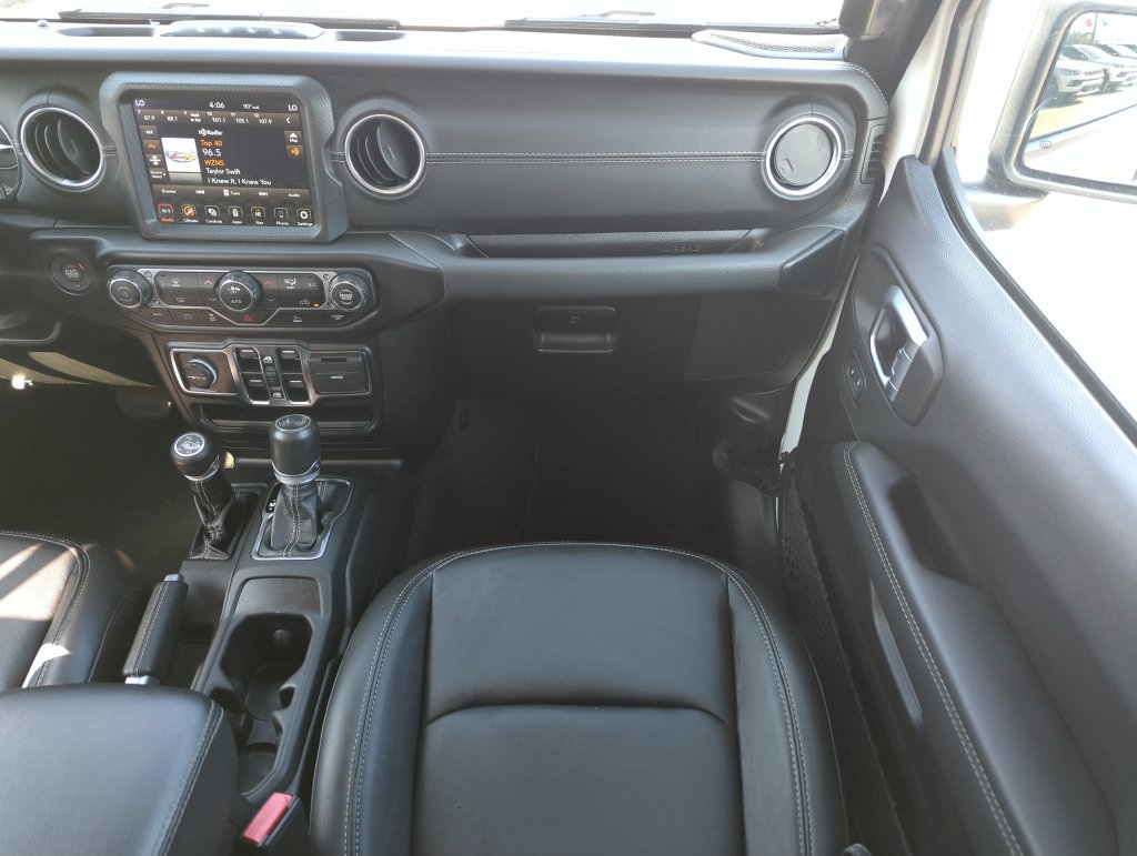 Used 2022 Jeep Wrangler Unlimited Sahara AWD/4WD image 15