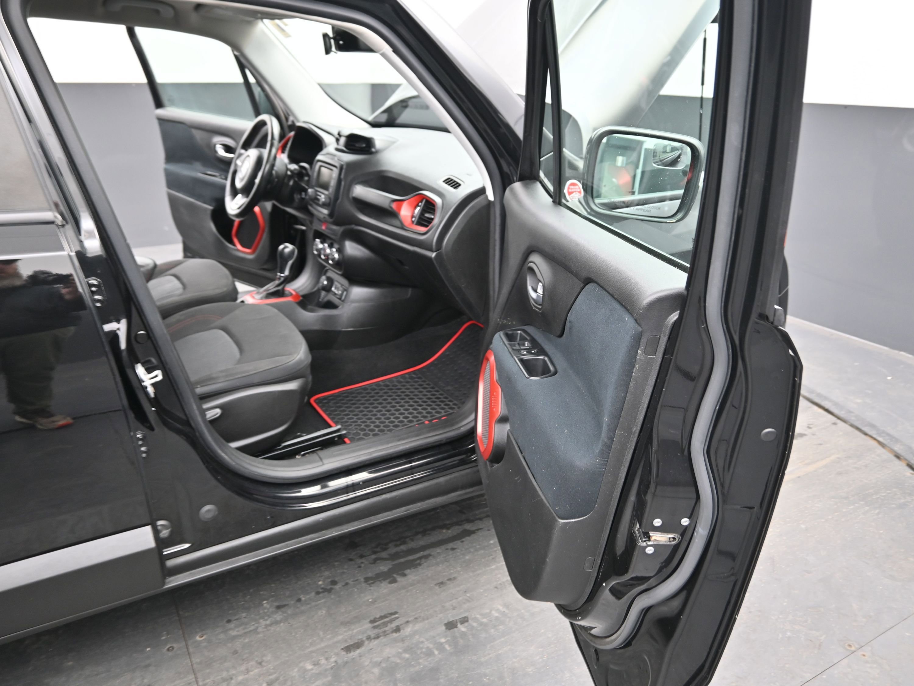 Used 2017 Jeep Renegade Trailhawk image 19