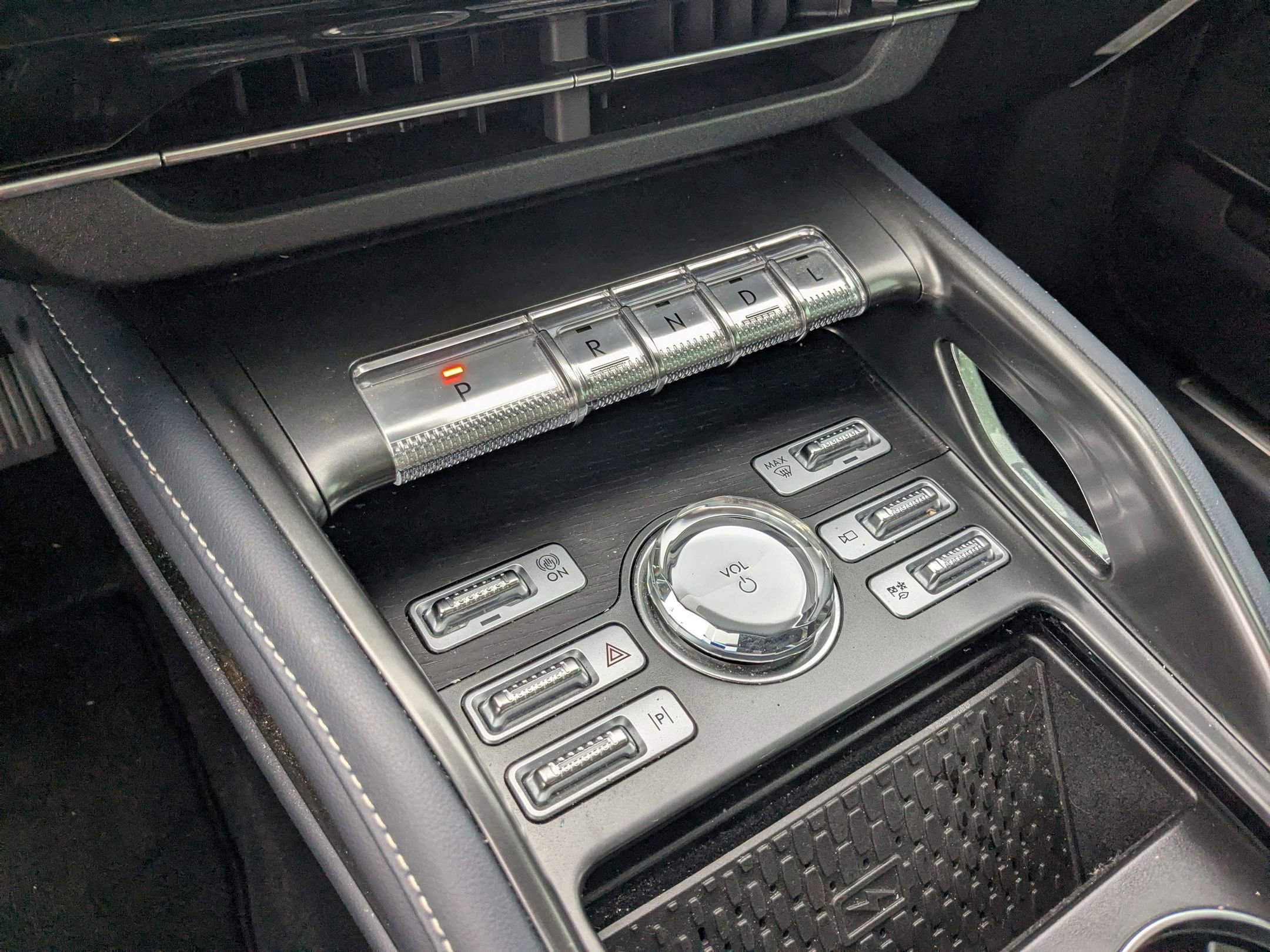 Used 2025 Lincoln Nautilus Reserve image 18