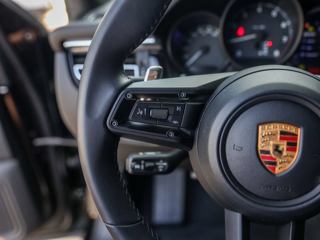 Certified 2026 Porsche Macan AWD/4WD image 18