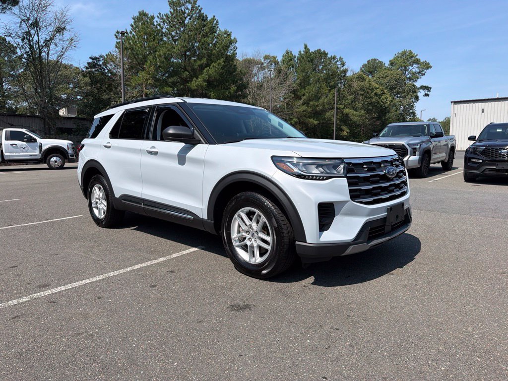 Used 2025 Ford Explorer Active AWD/4WD image 4