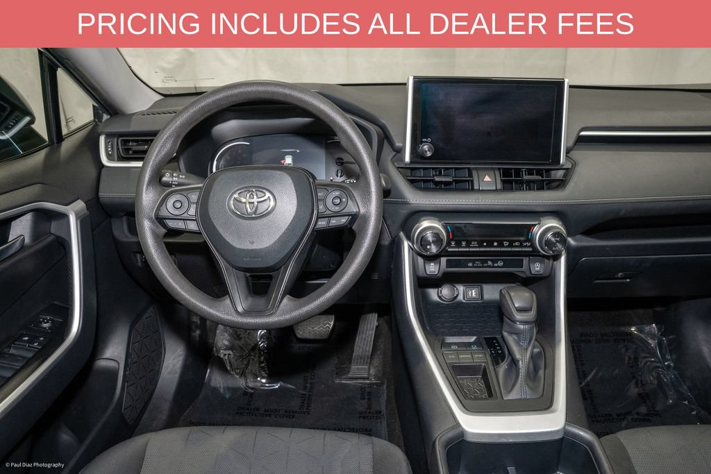 Used 2025 Toyota RAV4 XLE FWD image 6