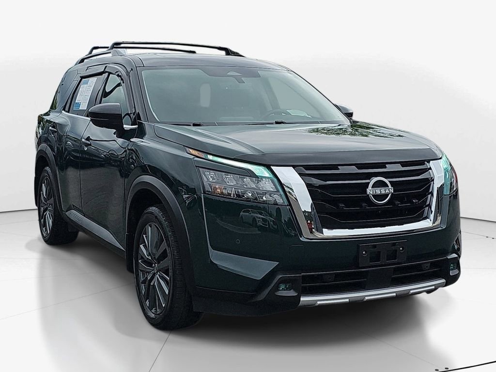 Used 2025 Nissan Pathfinder SL w/ SL Premium Package FWD image 3
