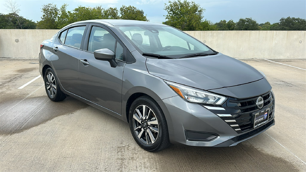 Used 2025 Nissan Versa SV FWD image 14