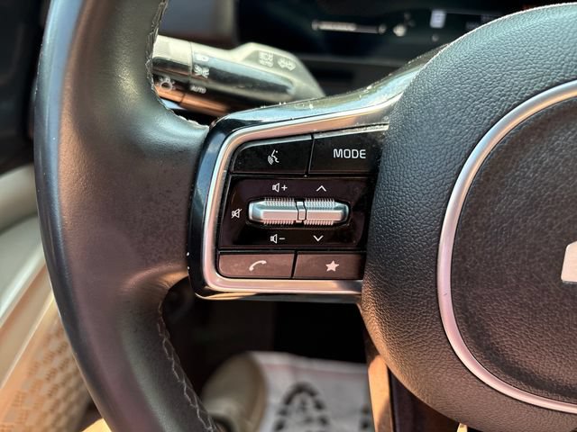 Used 2025 Kia Carnival FWD image 11