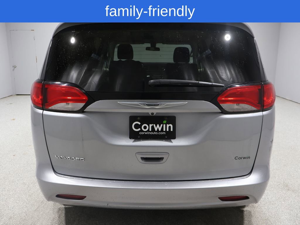 Used 2021 Chrysler Voyager LX image 9