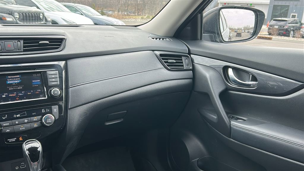 Used 2018 Nissan Rogue SV w/ Premium Package image 27