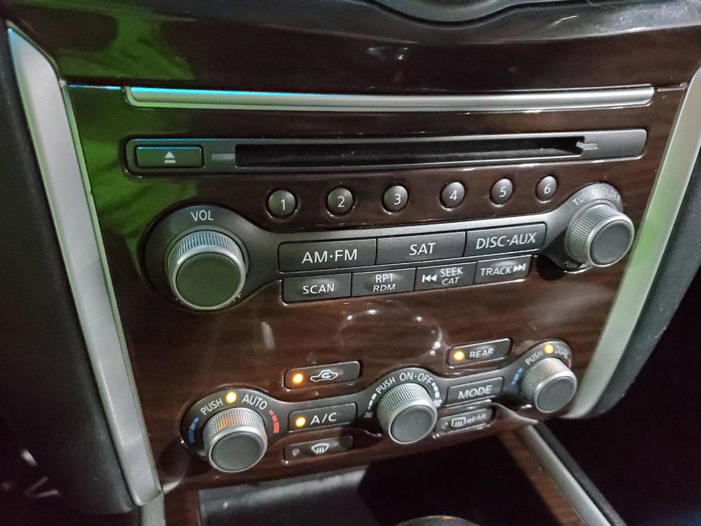 Used 2013 Nissan Pathfinder Platinum image 39