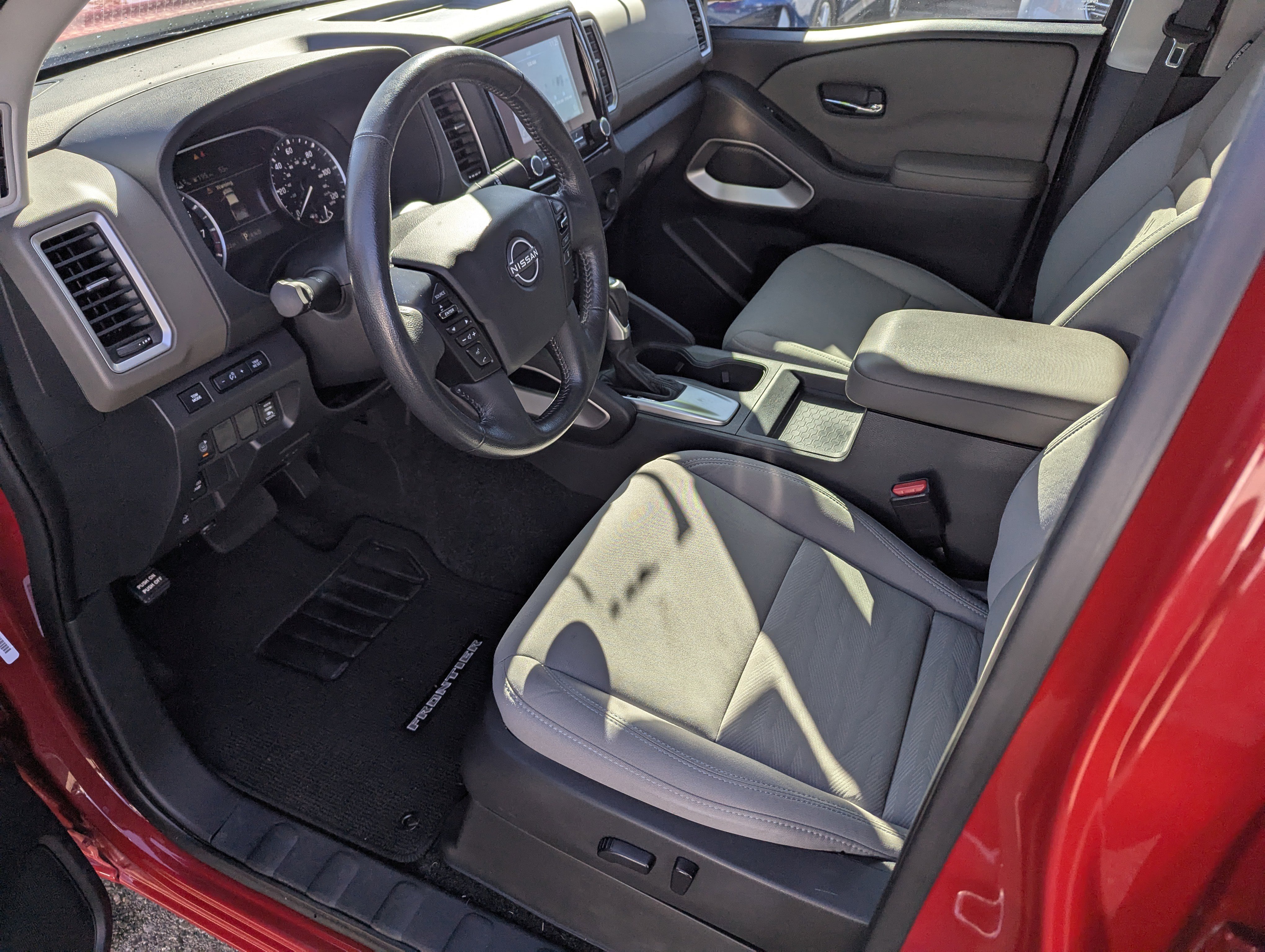 Used 2022 Nissan Frontier SV image 10