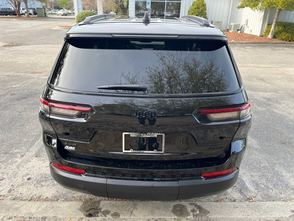 Used 2025 Jeep Grand Cherokee L Limited w/ Black Appearance Package image 14