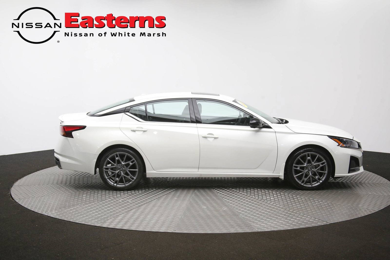 Used 2024 Nissan Altima 2.0 SR FWD image 43
