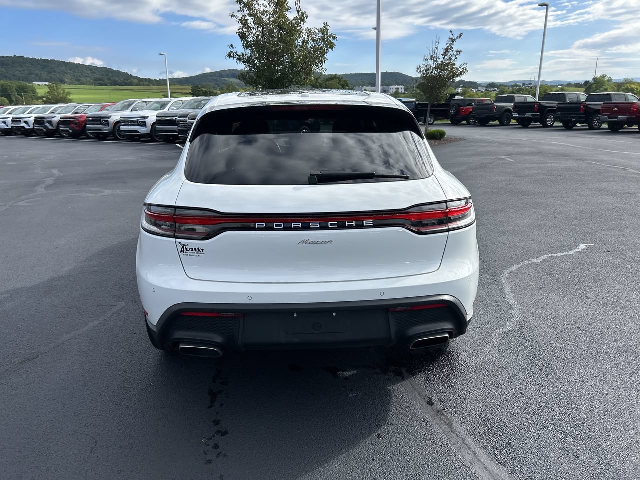 Used 2025 Porsche Macan AWD/4WD image 6