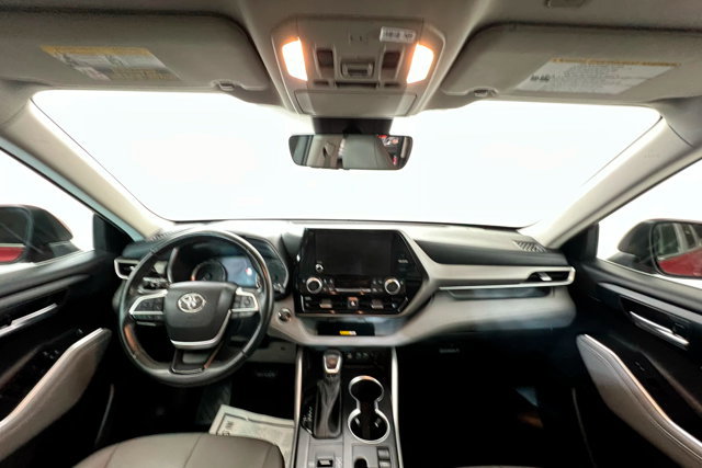 Used 2023 Toyota Highlander XLE image 9