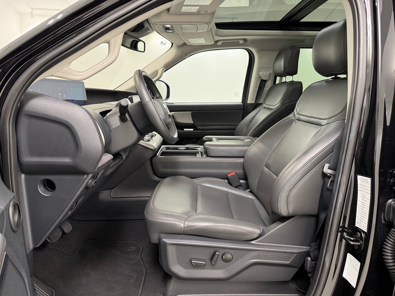 Used 2025 Ford Expedition Active AWD/4WD image 15
