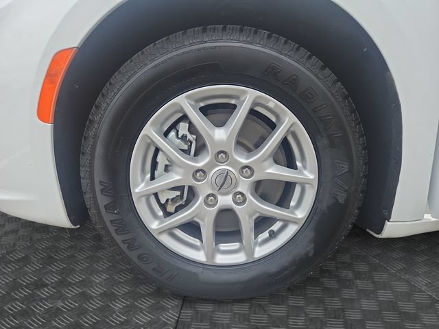 Used 2023 Chrysler Pacifica Touring-L FWD image 35