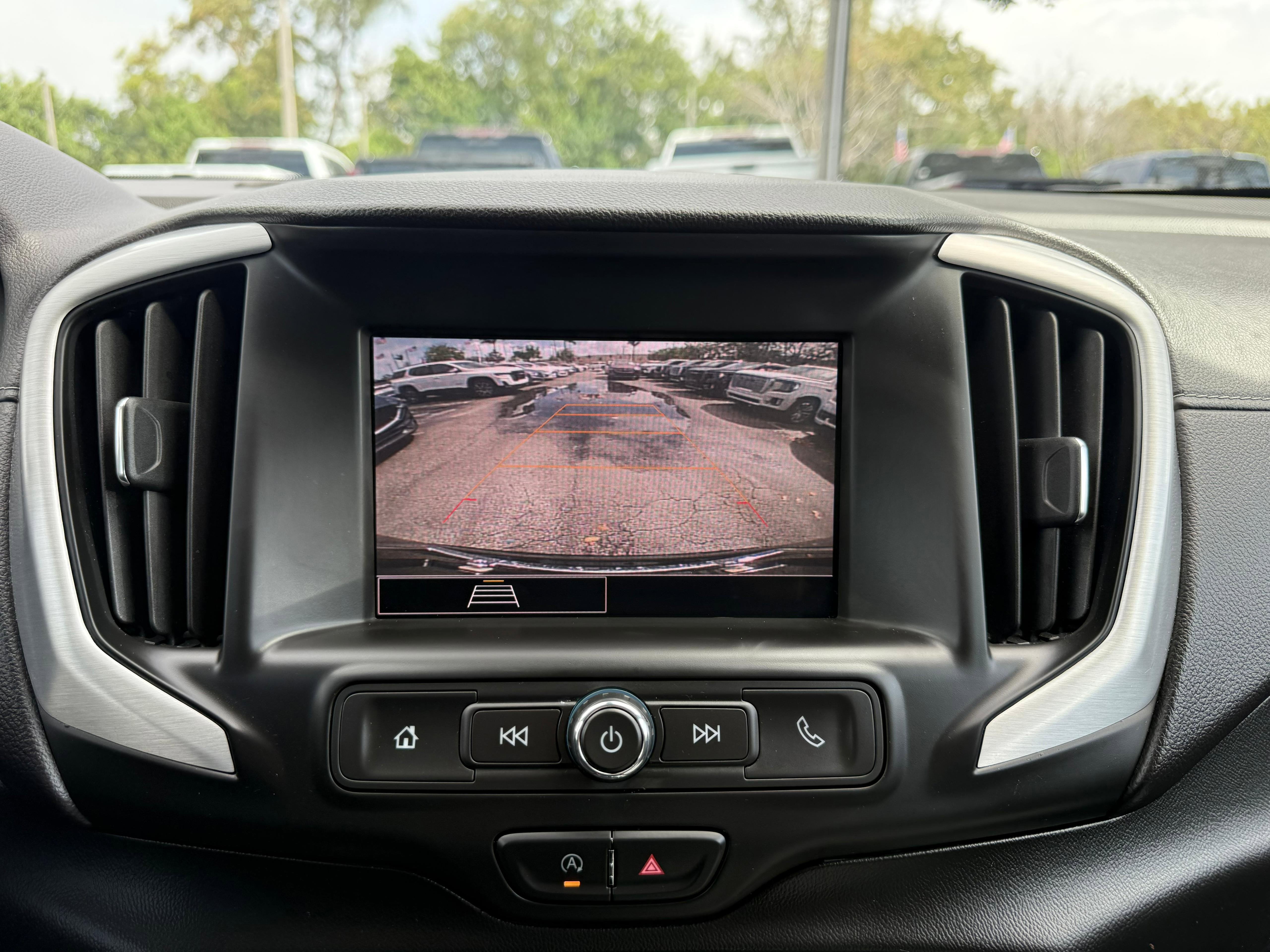 Used 2023 GMC Terrain SLE image 10