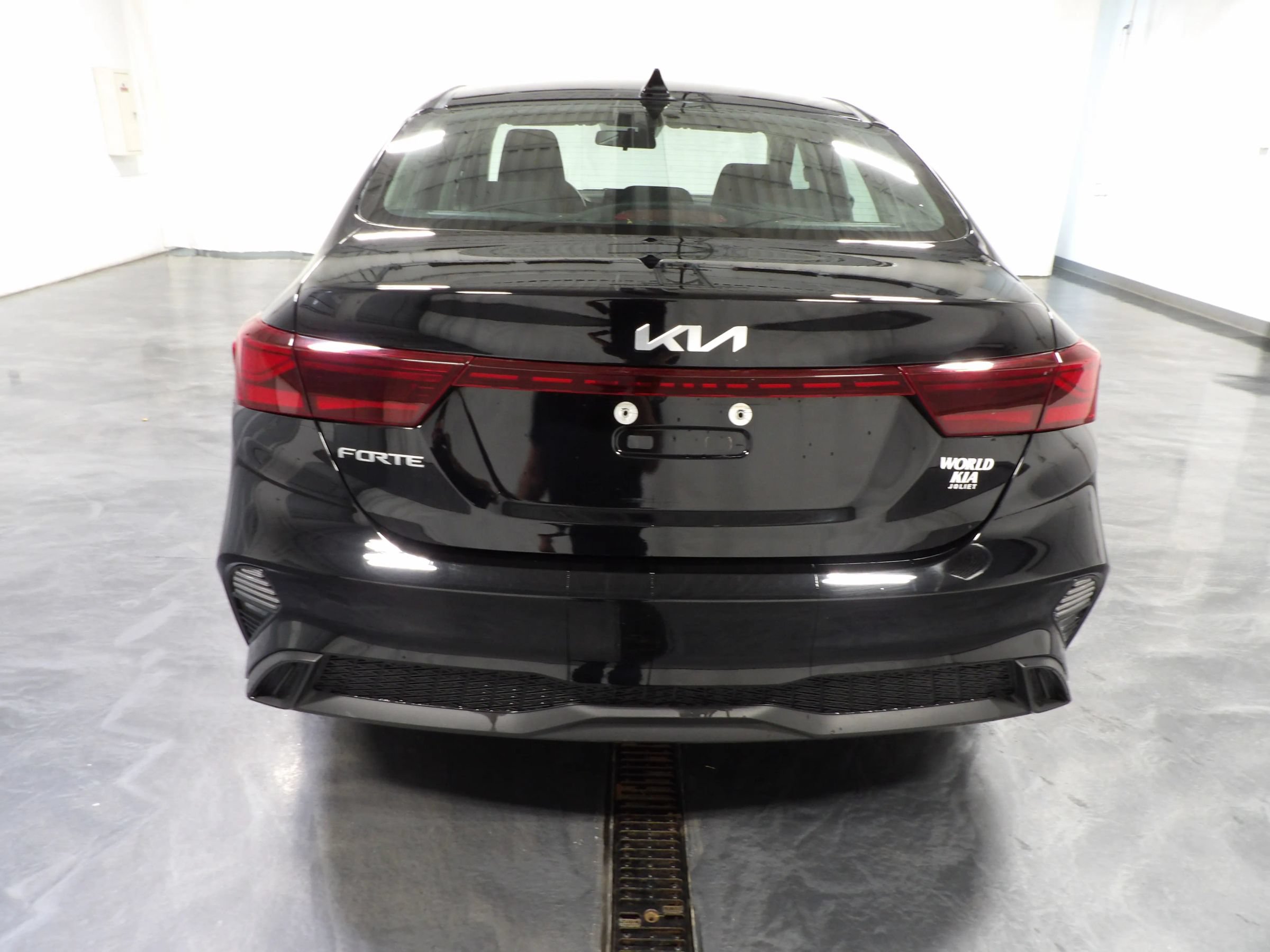 Used 2024 Kia Forte LXS FWD image 5