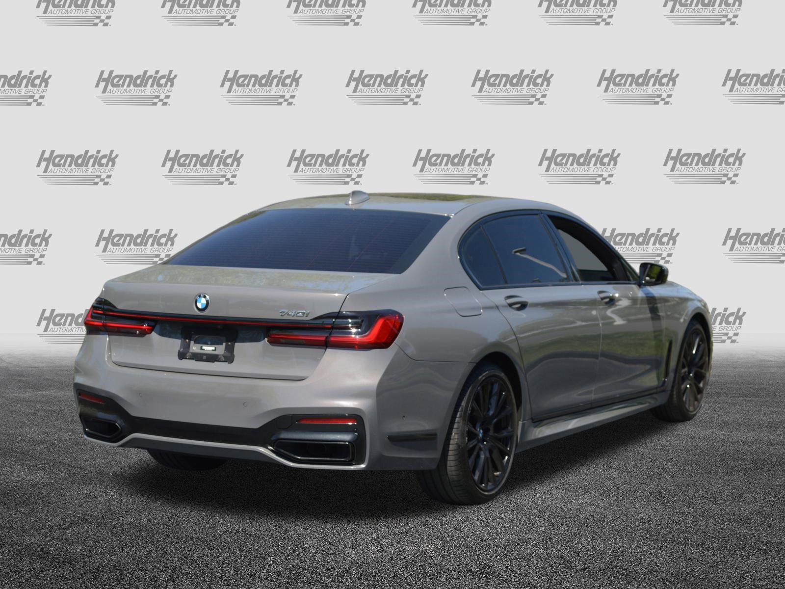 Used 2022 BMW 740i w/ M Sport Package image 10