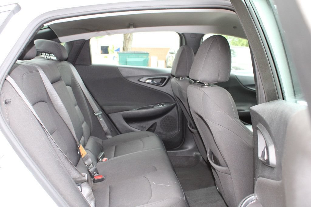 Used 2021 Chevrolet Malibu LT FWD image 30