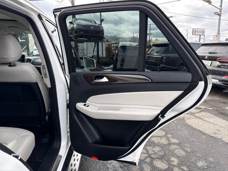 Used 2016 Mercedes-Benz GLE 400 4MATIC image 14