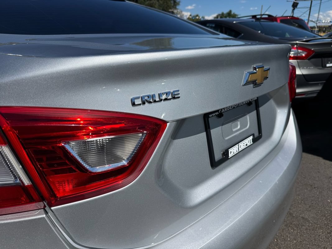 Used 2017 Chevrolet Cruze LS FWD image 22